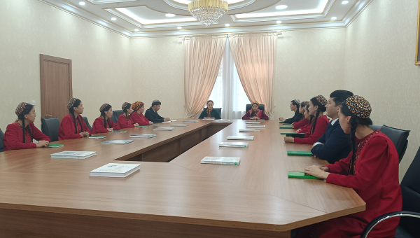 Sahy Jepbarow adyndaky Arkadag şäheriniň ýörite sungat mekdebi bilen bilelikde "Halkara Parahatçylyk we ynanyşmak ýyly" mynasybetli muzeý gymmatlyklarynyň şu günki ähmiýeti barada amaly okuw sapagy